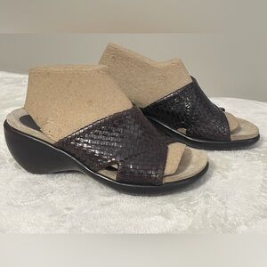 Women Dark Brown Woven Leather Slip On Clogs Size 7 Sonoma Business Classic EUC